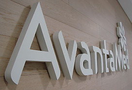 Несветовые буквы и логотип для оформления Компании